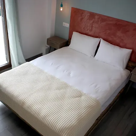 Aphelion Apartment *